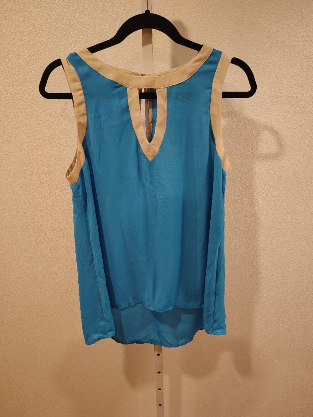 Metaphor Women's Tank Tops Size Large NWT High Low Color Blocked V-Shaped Cutout